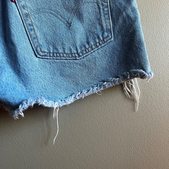 Levi Distressed Jean Shorts - Picture 4 of 9